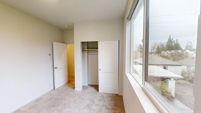 Building Photo - Modern Luxury Townhome: Convenient Urban L...
