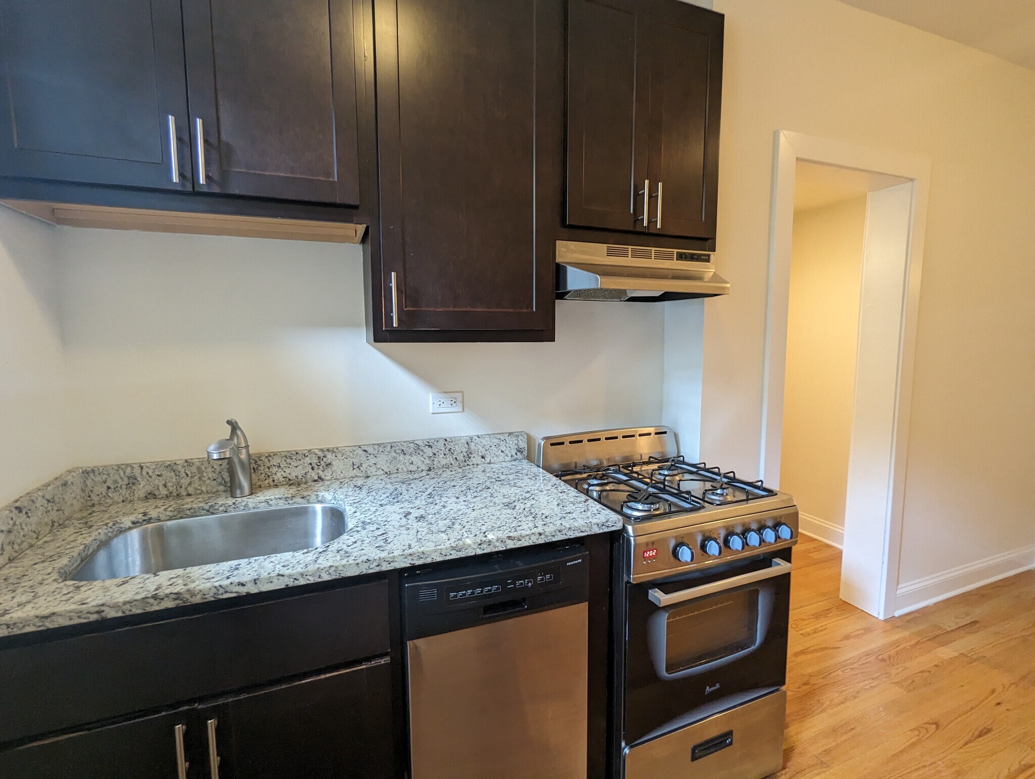 Building Photo - 4036 N Ashland Ave