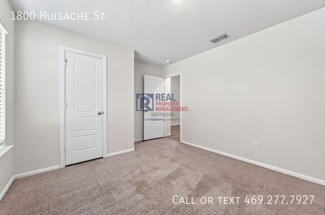 Building Photo - 1800 Huisache St