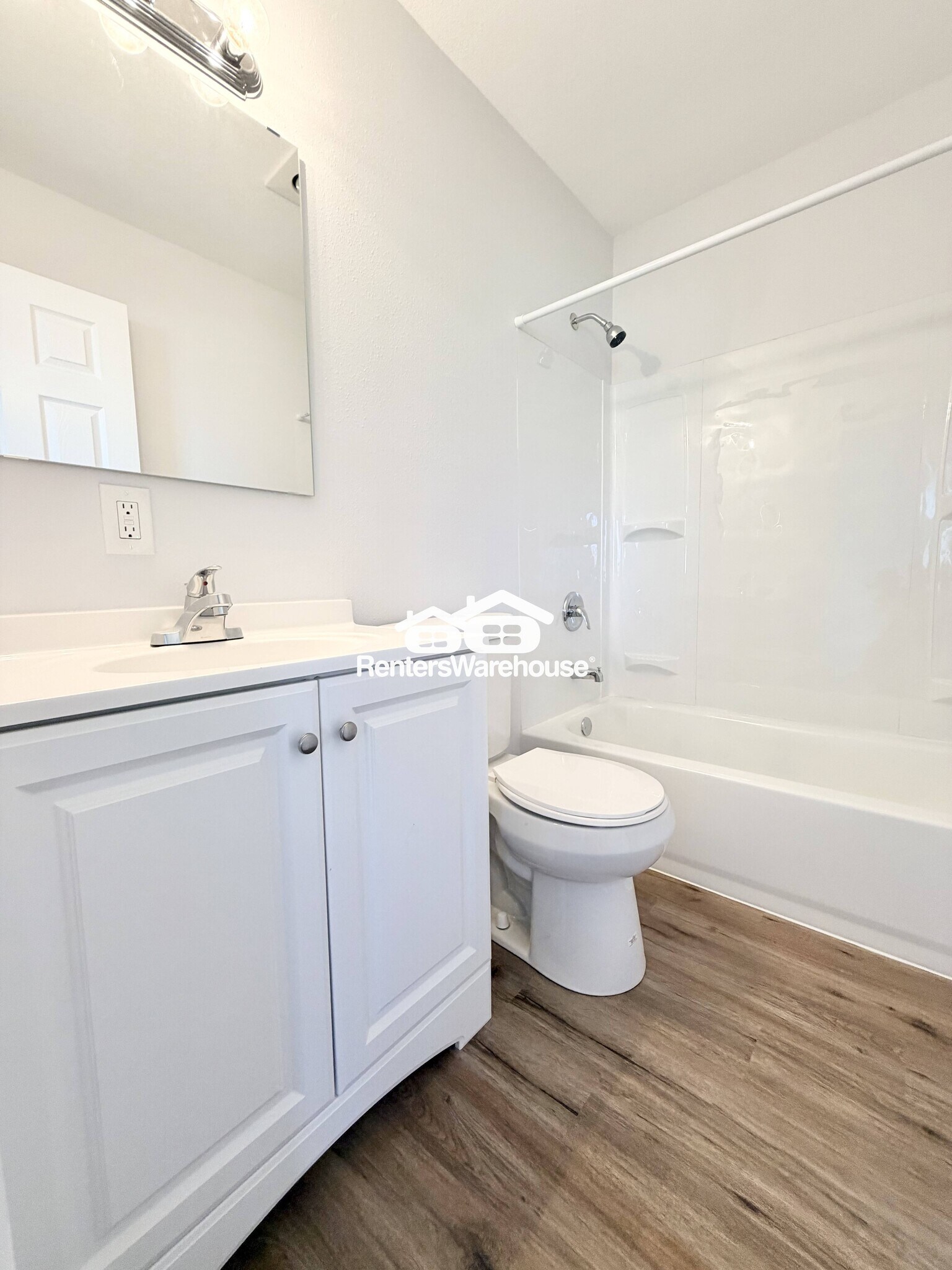 Building Photo - 211 S Green St