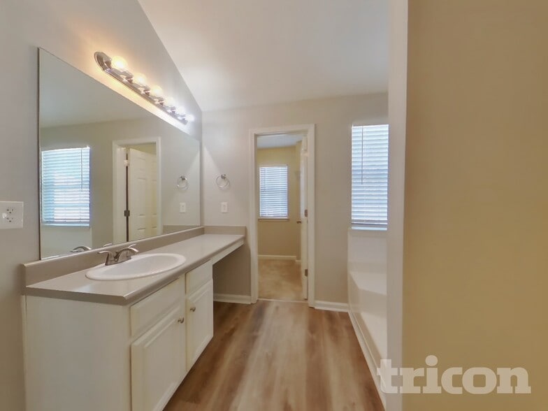 Building Photo - 128 Hidden Creek Dr