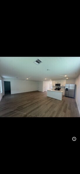 Building Photo - 3060 Nori Shores Dr