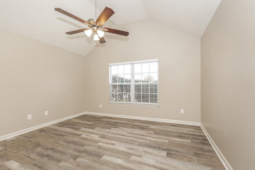 Building Photo - 1389 E Nir Shreibman