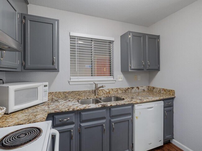 Building Photo - 3004 Speedway