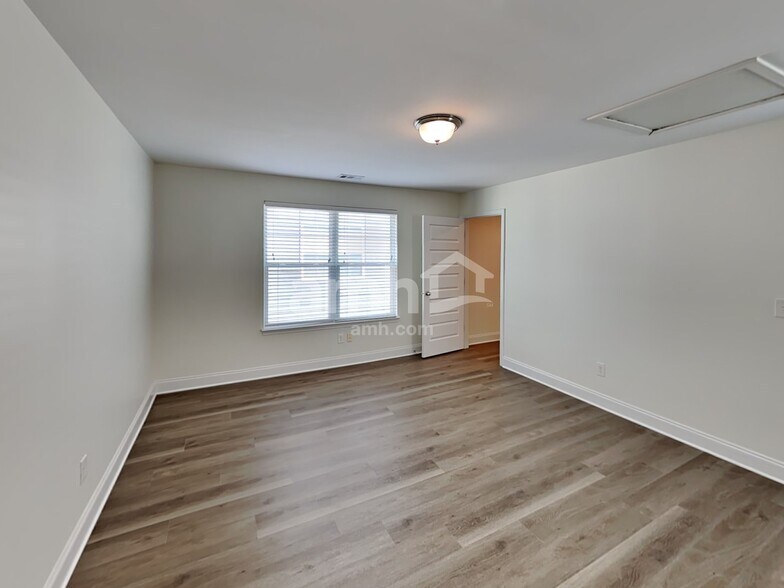Building Photo - 5532 Central Grove Square