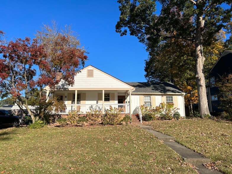 Front of house - 5108 Bromley Ln