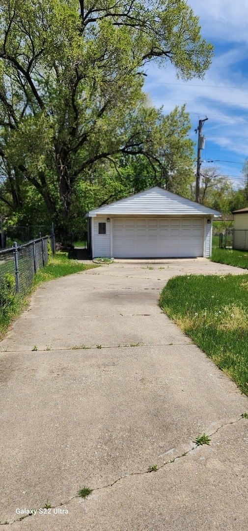 Building Photo - 8831 S Eggleston Ave