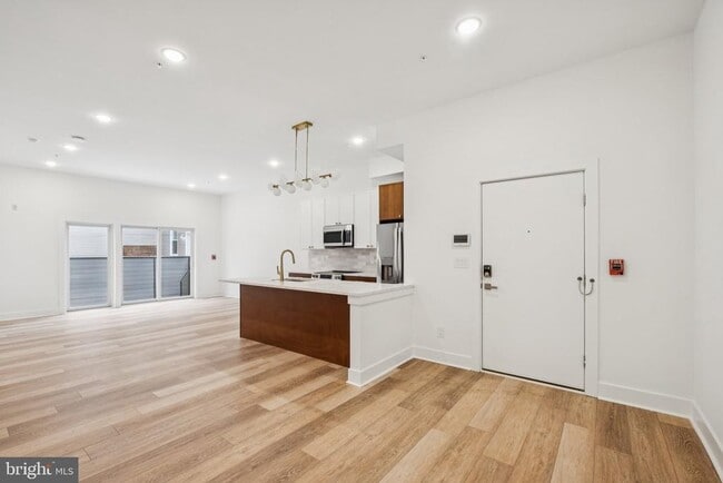 Building Photo - 5034 Florence Ave