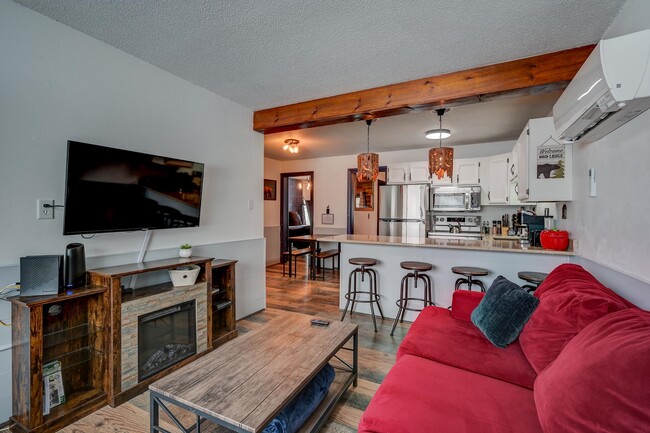 Building Photo - 46 Linderhof Golf Course Rd