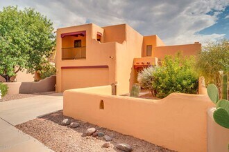 Building Photo - Charming 3 Bedroom 2 & 1/2 Bath Sante Fe H...