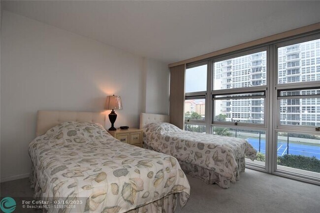Building Photo - 525 N Ocean Blvd
