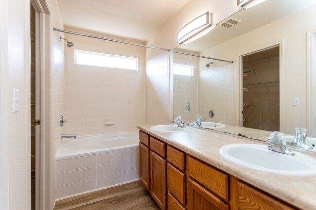 Building Photo - 4815 Tory Ridge Dr