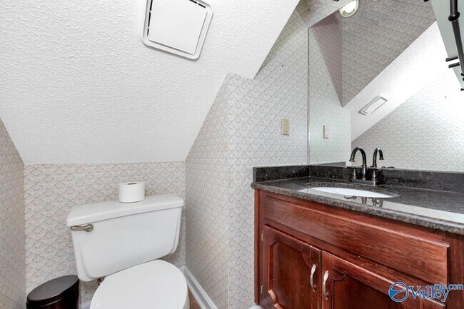 Building Photo - 722 Highland Dr