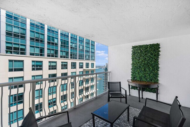 Building Photo - 1 SE 12th St