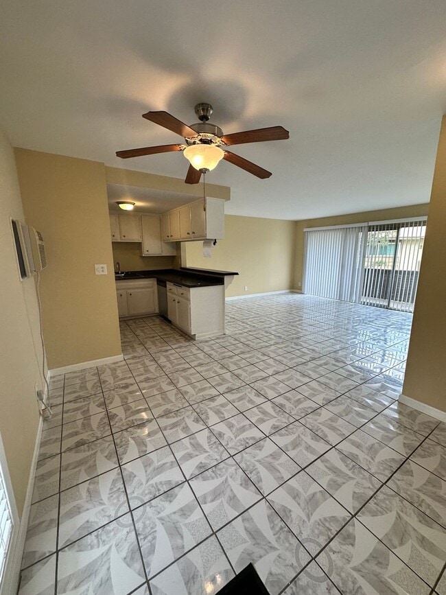 Building Photo - UPSTAIRS 1 BEDROOM CONDO FOR LEASE- GATED ...