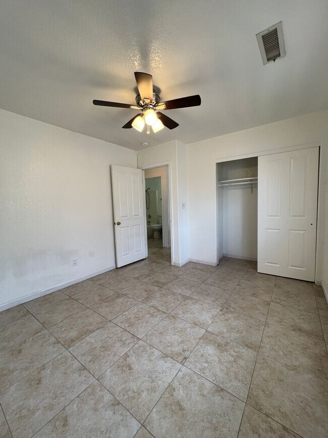 Building Photo - 5-bedroom, 3-bath home in Prescott Valley
