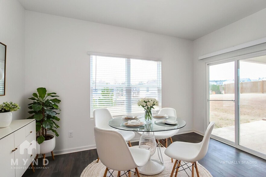 Building Photo - 285 Chelsea Park Rd