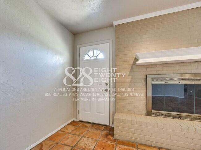 Building Photo - *AVAILABLE NOW!* Spacious 3 Bed/2.5 Bath Condo in East Norman!