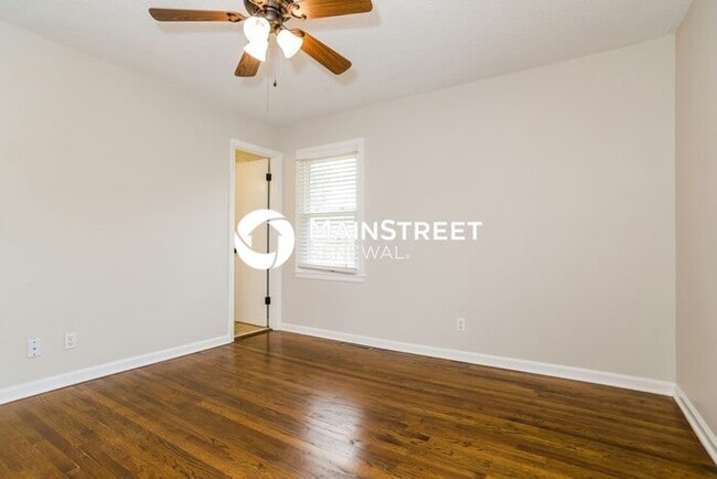 Building Photo - 3 Bedroom Pet-Friendly Home in KANSAS CITY, MO with Main Street Renewal