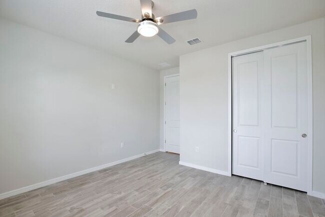 Building Photo - Modern 5/3 Water-View Home in Weslyn Park ...