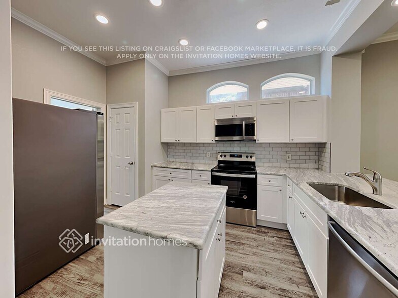 Building Photo - 317 Valiant Dr