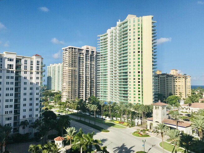 Building Photo - 19900 E Country Club Dr