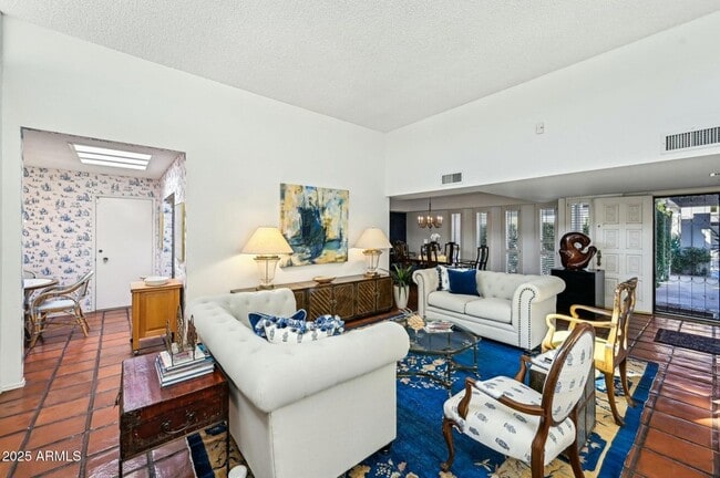 Building Photo - 8733 E Vía De Viva