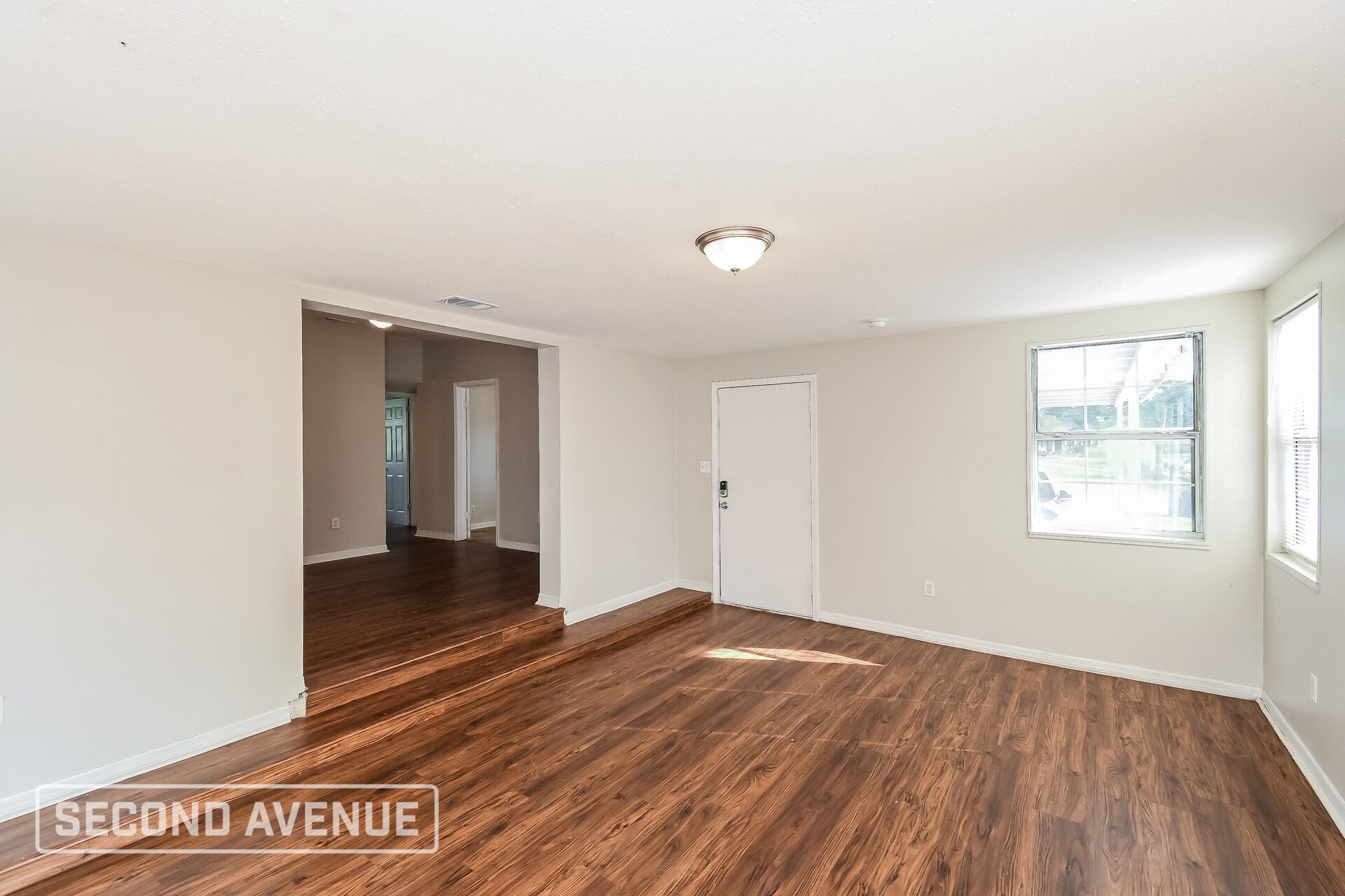 Building Photo - 285 Renne Dr N