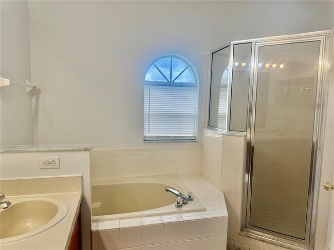 Building Photo - 327 Alegriano Ct