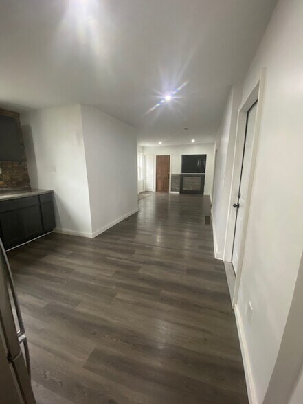 Building Photo - 414 7th St