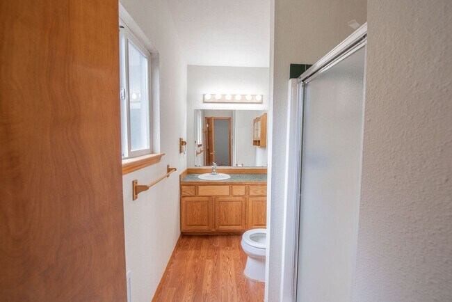 Building Photo - Spacious 3-Bed Home in Hayden Lake with La...