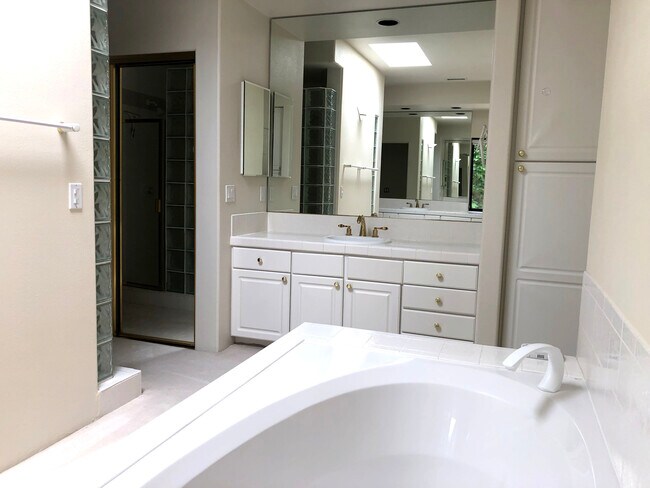 Building Photo - 72836 Mesa View Dr