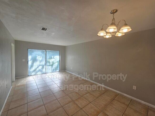 Building Photo - 709 Pineville Ln