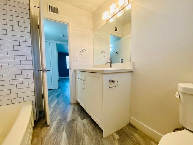 Building Photo - 1/2 Off First Full Month's Rent! Spacious Design Meets Modern Living in this Private 2 bedroom 1 ...