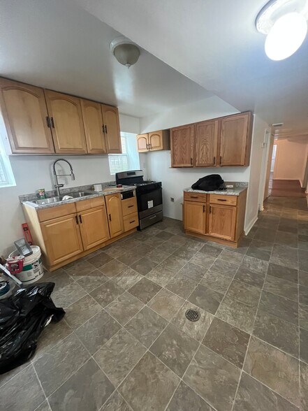 Building Photo - 3035 N Keating Ave