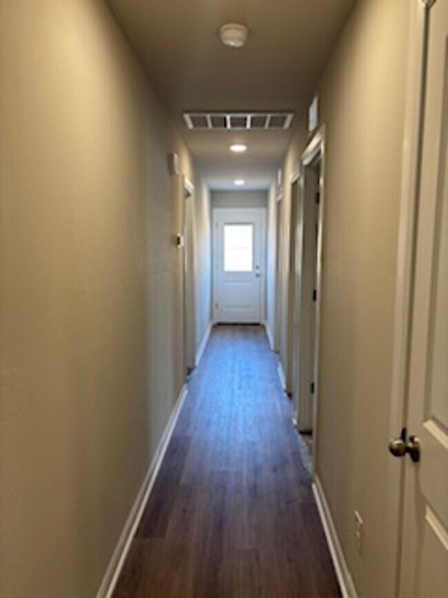 Building Photo - FIRST MONTH FREE - Beautiful New Home!