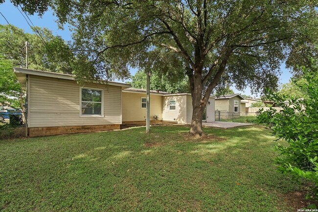 Building Photo - 623 Weizmann St