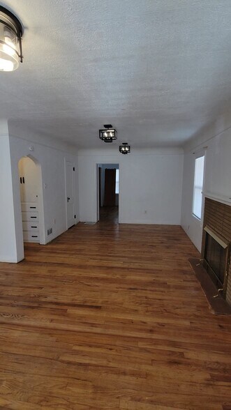 Building Photo - 1305 12th St