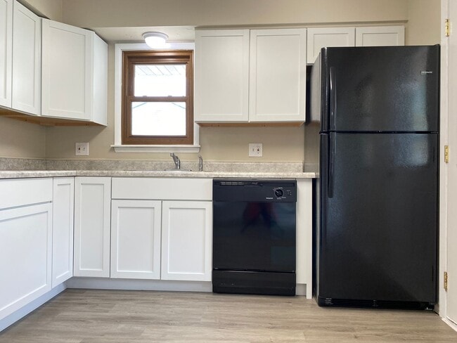 Building Photo - 3 Bedrooms 2 Full Bathrooms Finished Basem...