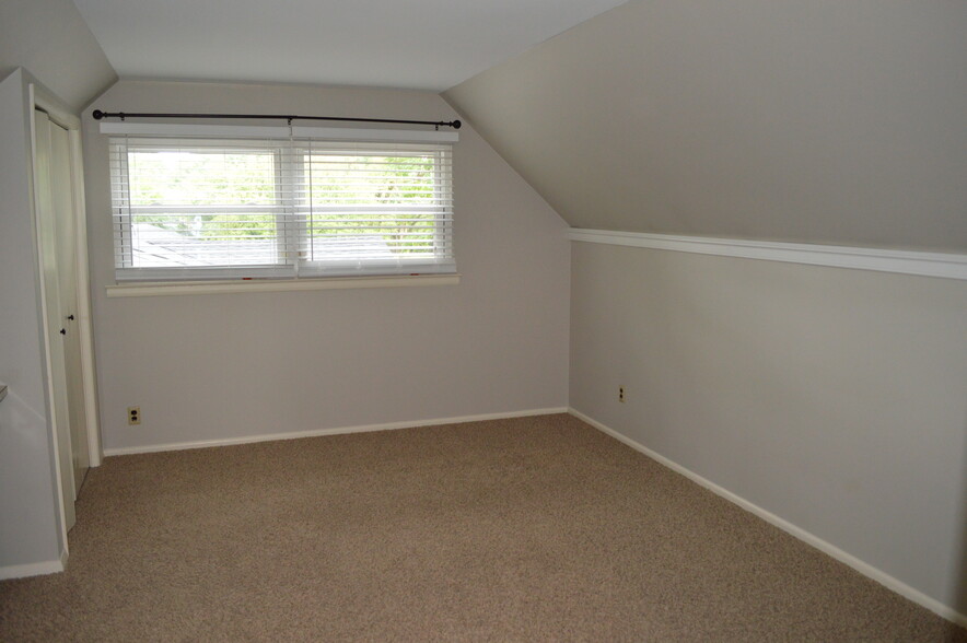 Master Bedroom - 842 Bricker Blvd