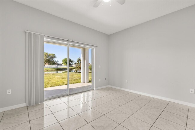 Building Photo - 1000 Vaquero Ln