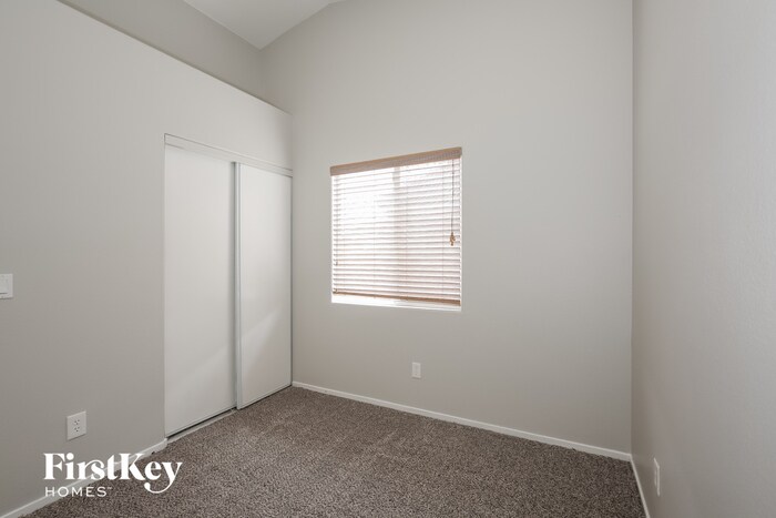 Building Photo - 5820 Meadow Dale Dr