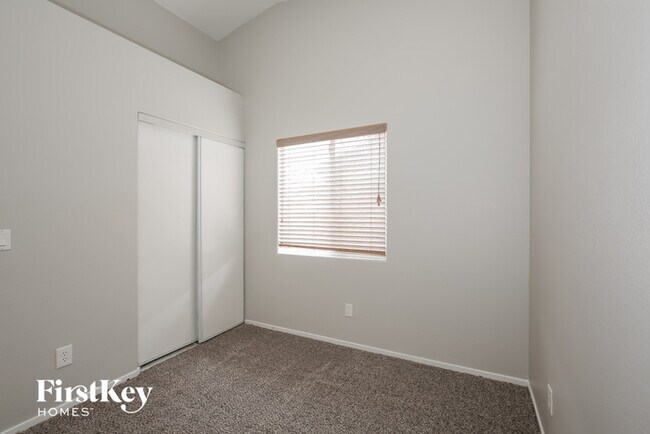 Building Photo - 5820 Meadow Dale Dr