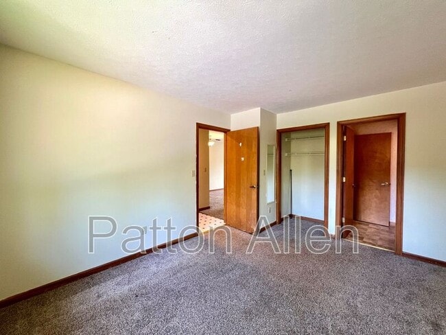 Building Photo - 530 Courtwood Ln