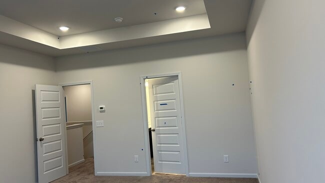 Building Photo - 415 Pointe N Dr