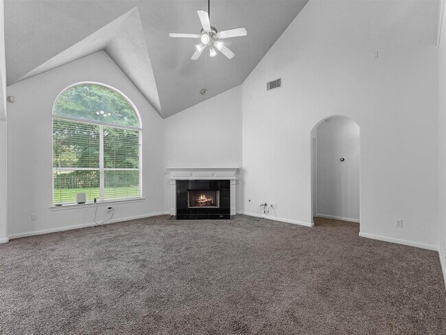 Building Photo - 25553 Oakhurst Forest Dr