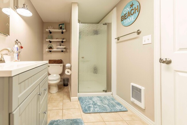 Building Photo - 3-Bedroom Bremerton Classic close to PSNS and Ferries