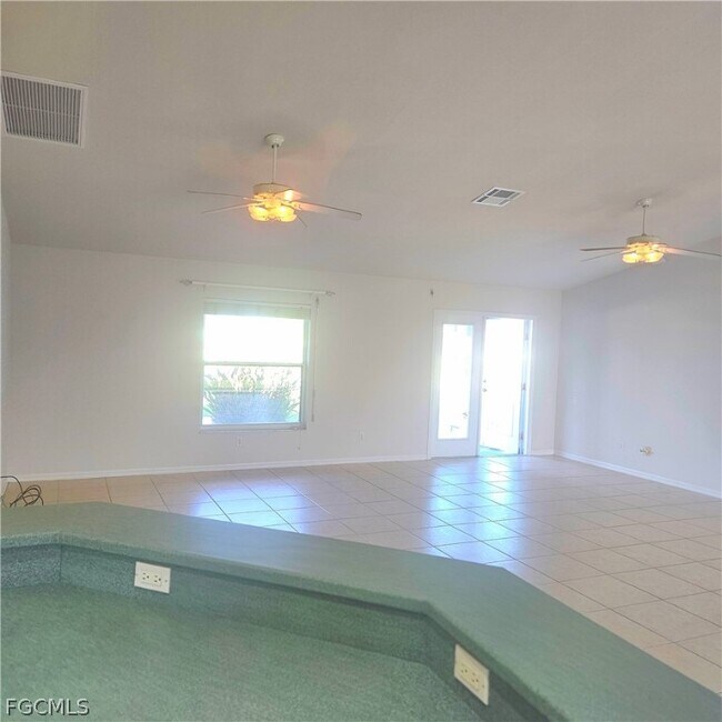 Building Photo - 3315 SW 8th Ct