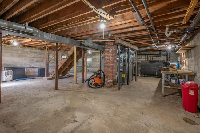 Building Photo - 12 Pound Rd
