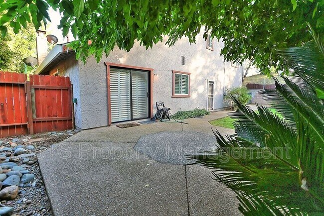 Building Photo - 9529 Lake Natoma Dr